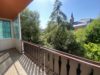 Balkon mit Blick auf die Kirche